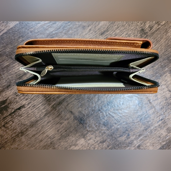 NWOT Crossbody Phone Pouch Wallet Purse - Picture 5 of 8